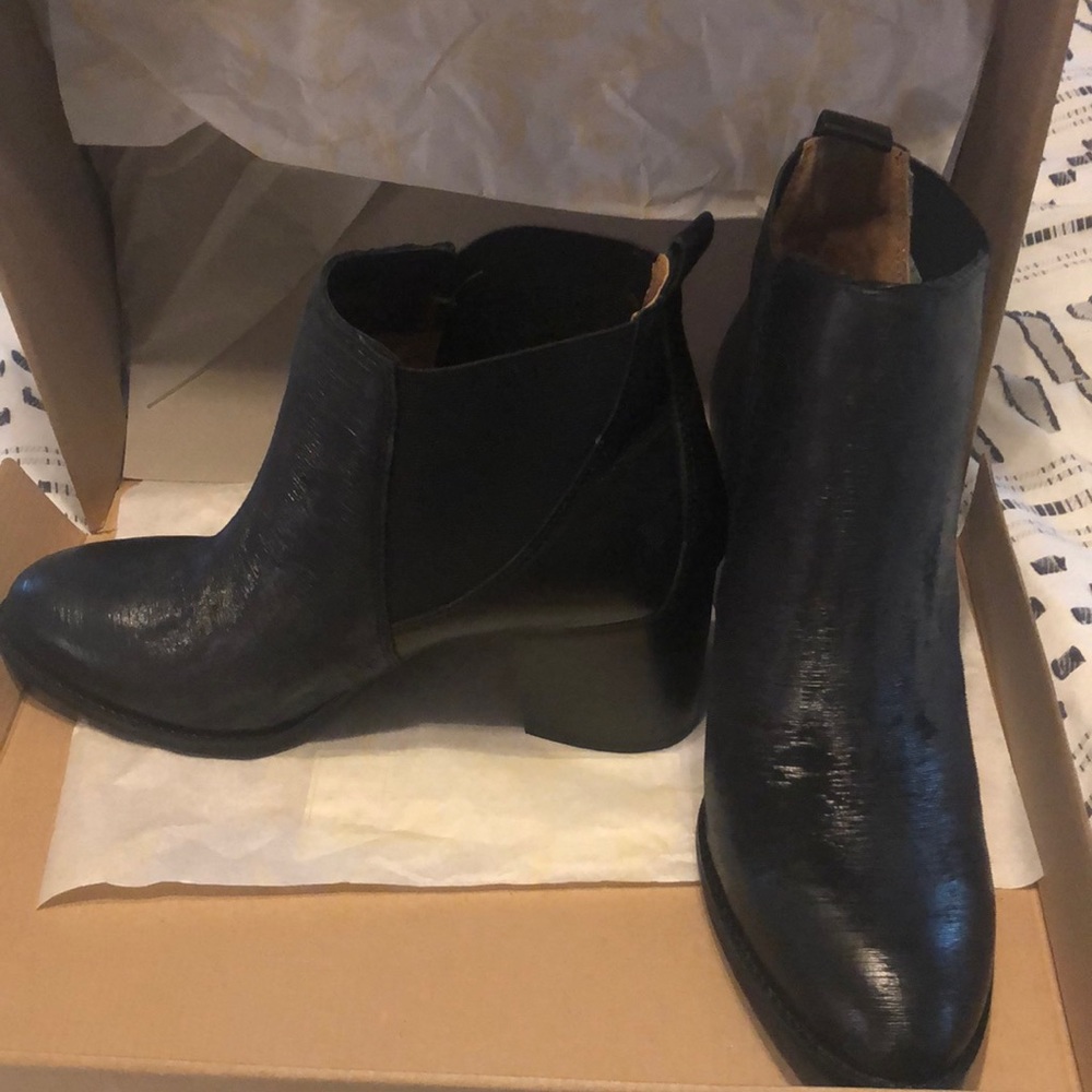 Sofft Welling Booties Black US 9.5M Euro 41 NWT